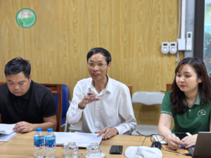 Ông Hoàng Văn Thám báo cáo kết quả hoạt động HTX Chúc Sơn