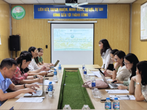 Toàn cảnh buổi làm việc giữa đoàn công tác và HTX Rau quả sạch Chúc Sơn